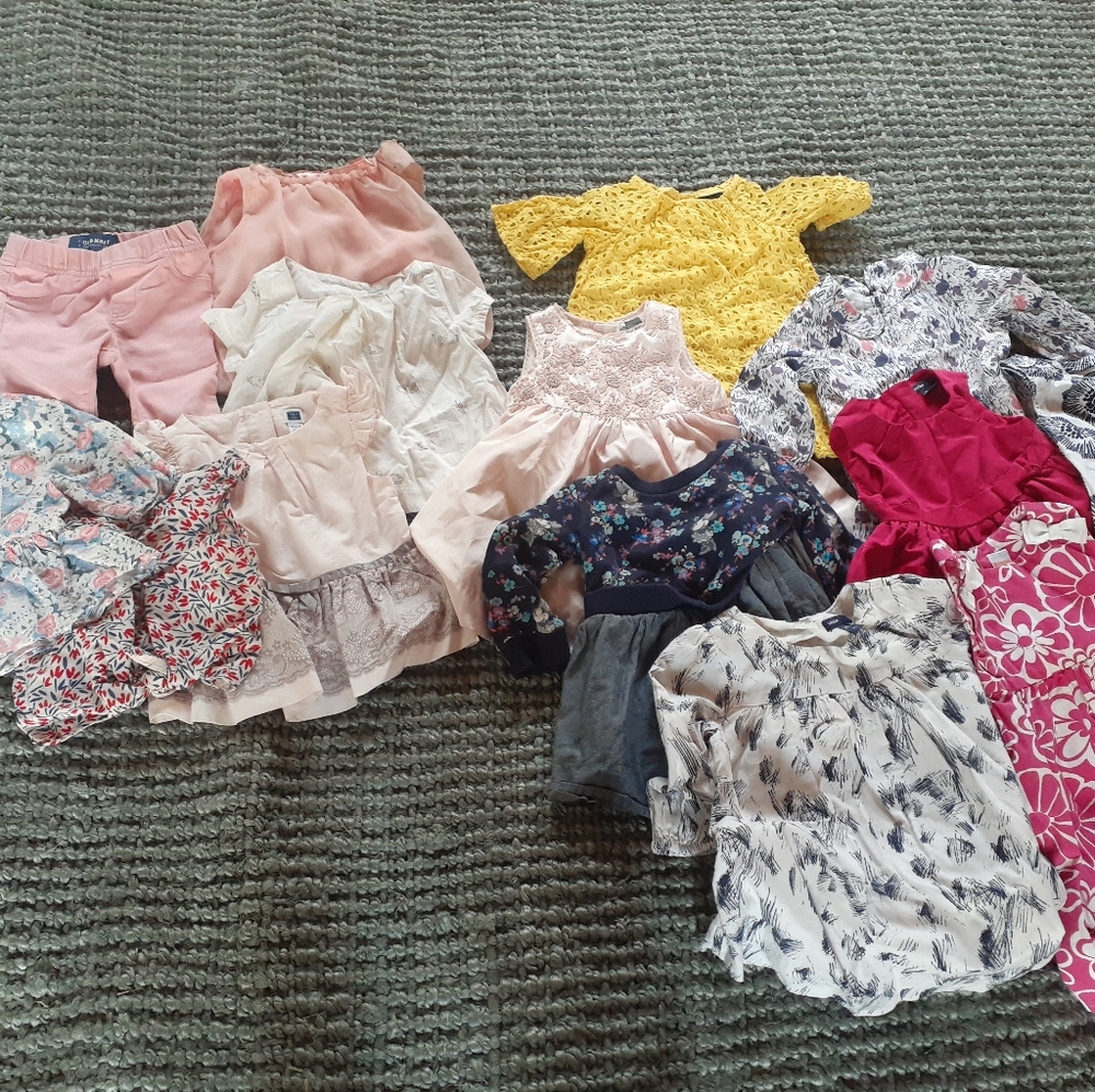 Lot of toddler 12 to 18 months clothes for girls